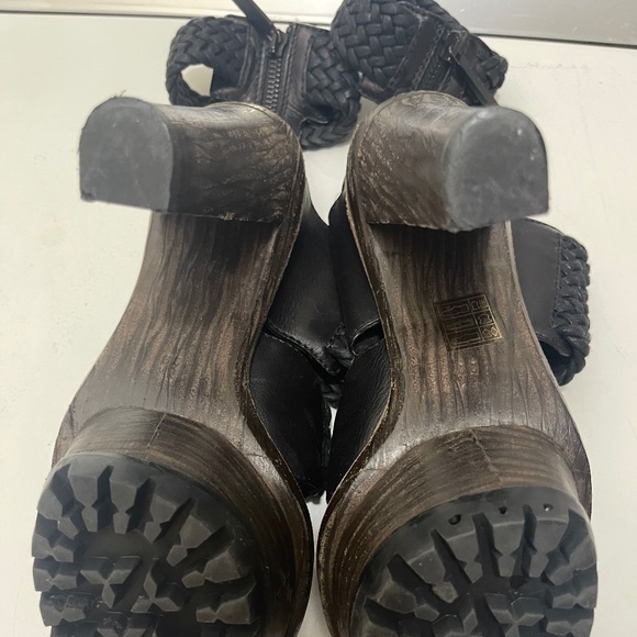 Burberry Platform Heels (SIZE: EUR 38 / US 7 1/2) - Picture 9 of 16